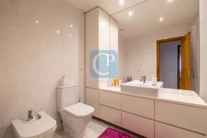 Apartamento T3 para Venda em Lordelo do Ouro e Massarelos