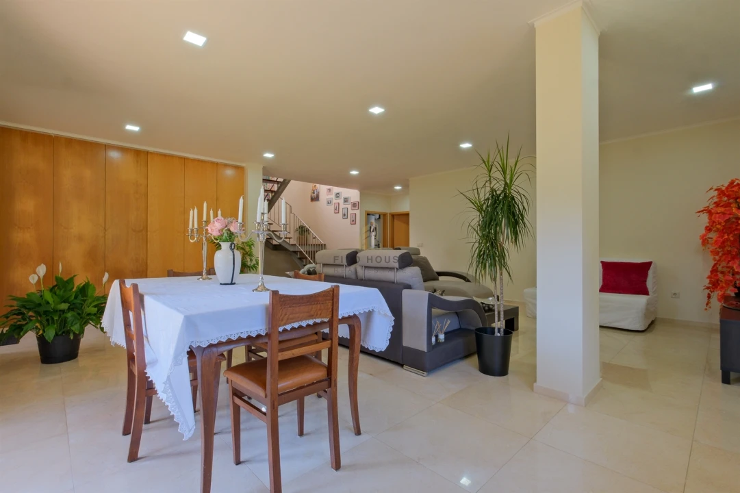 Moradia T5 para Venda em Quintiães e Aguiar Foto 7