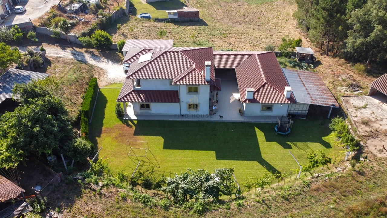 Moradia T5 para Venda em Quintiães e Aguiar Foto 1