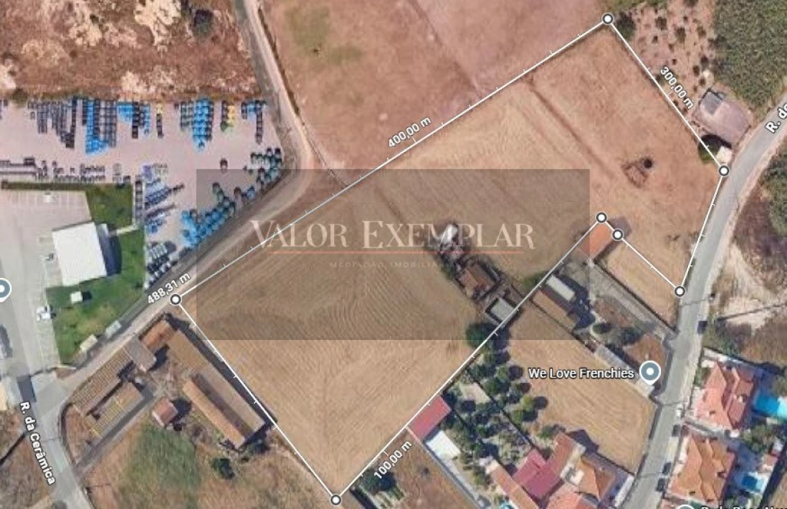 Terreno para Venda em Sarilhos Grandes Foto 1