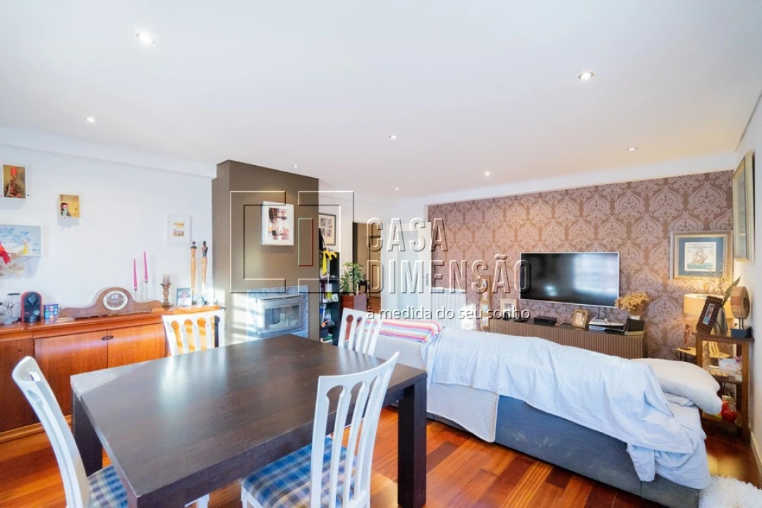 Apartamento T2 para Venda em Carnaxide e Queijas Foto 1