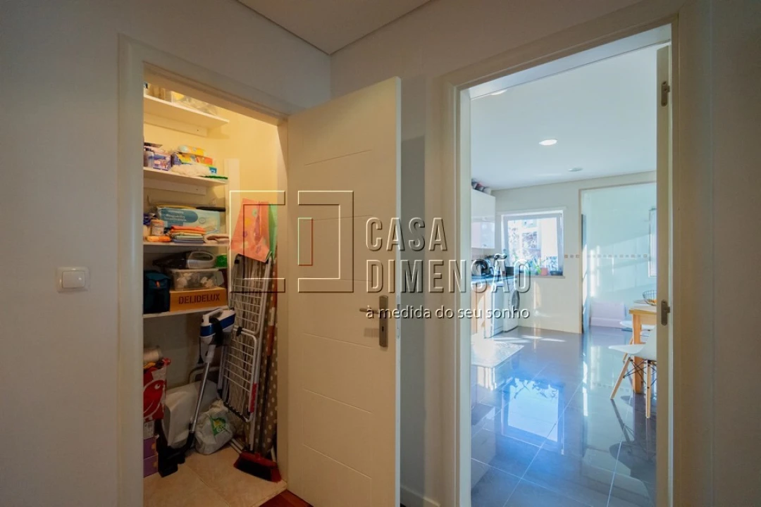 Apartamento T2 para Venda em Carnaxide e Queijas Foto 27