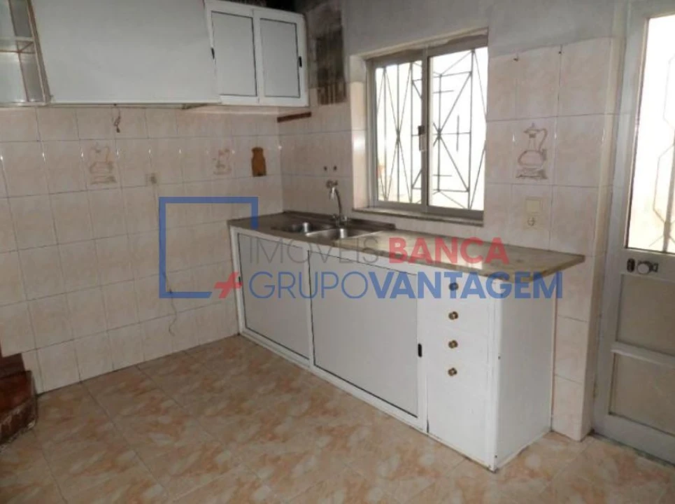 Moradia T2 para Venda em Sanfins do Douro Foto 3