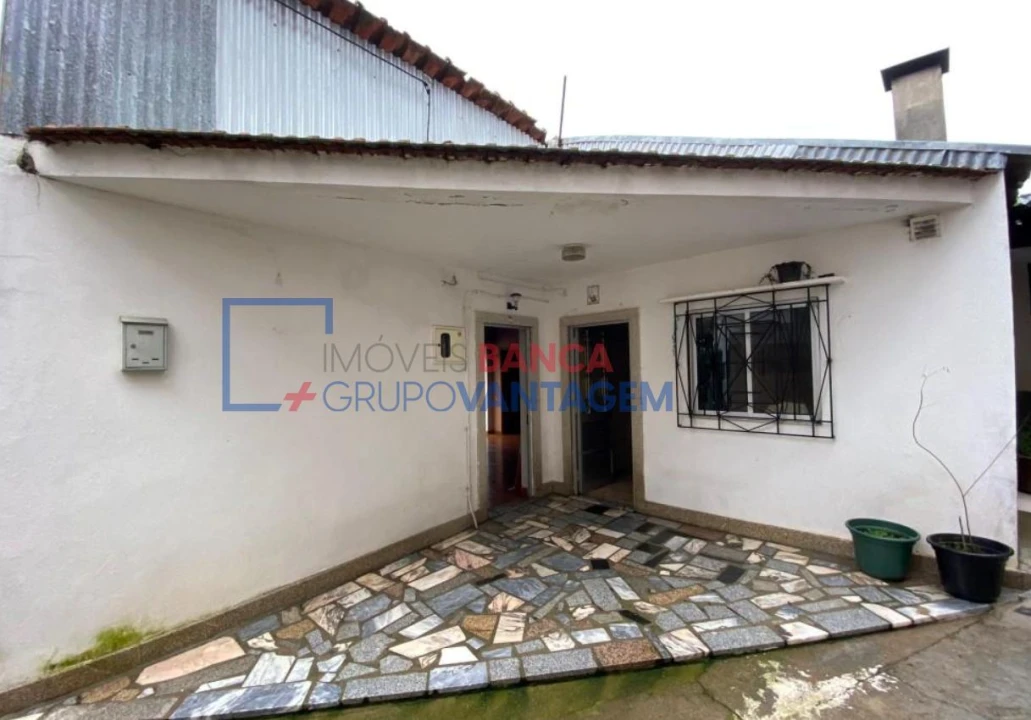 Moradia T2 para Venda em Sanfins do Douro Foto 17