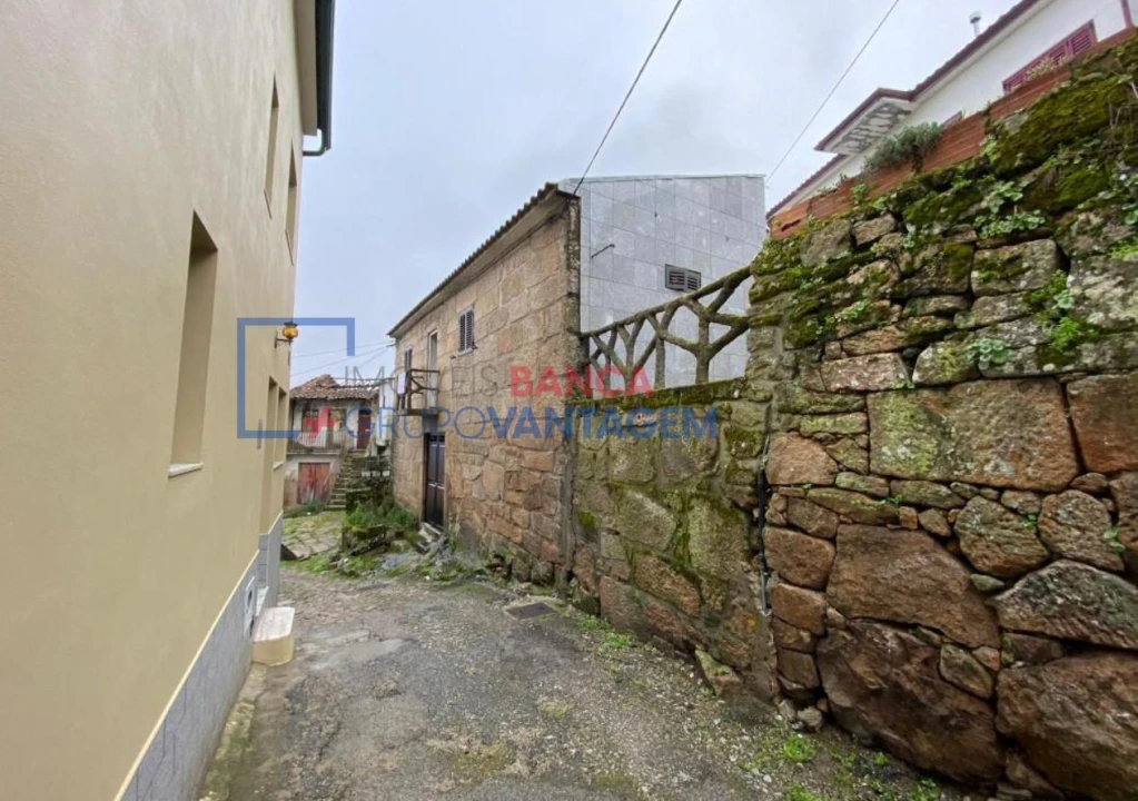 Moradia T2 para Venda em Sanfins do Douro Foto 21