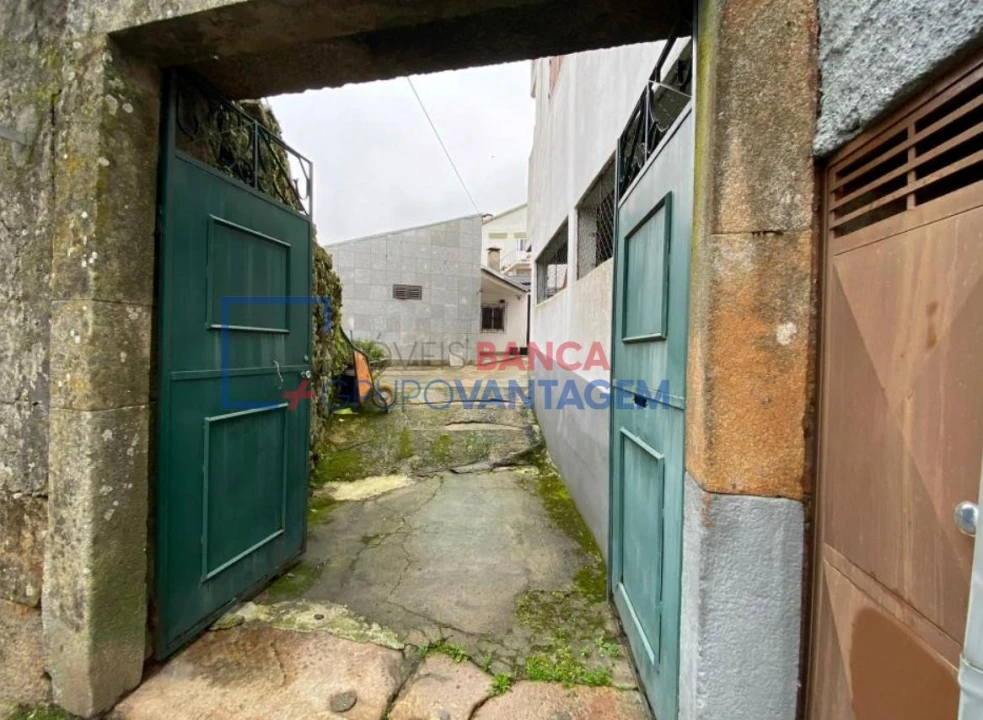 Moradia T2 para Venda em Sanfins do Douro Foto 22