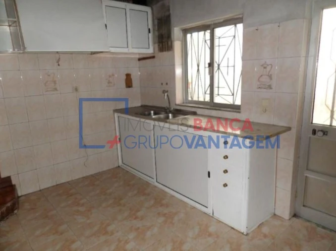 Moradia T2 para Venda em Sanfins do Douro Foto 3