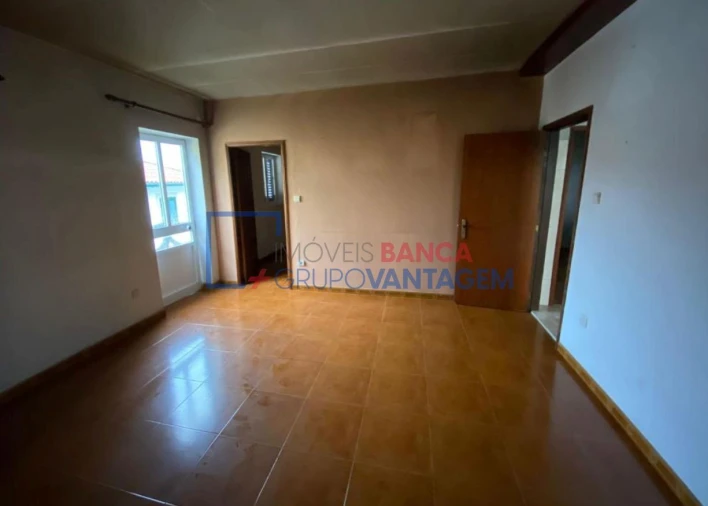 Moradia T2 para Venda em Sanfins do Douro Foto 7