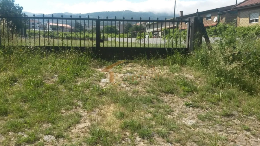 Terreno para Venda em Lordelo Foto 3