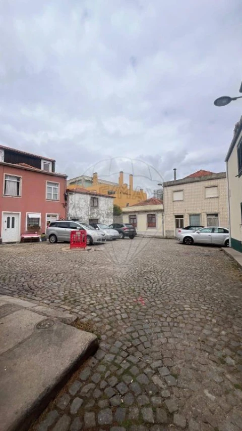 Moradia T2 para Venda em Aldoar, Foz do Douro e Nevogilde