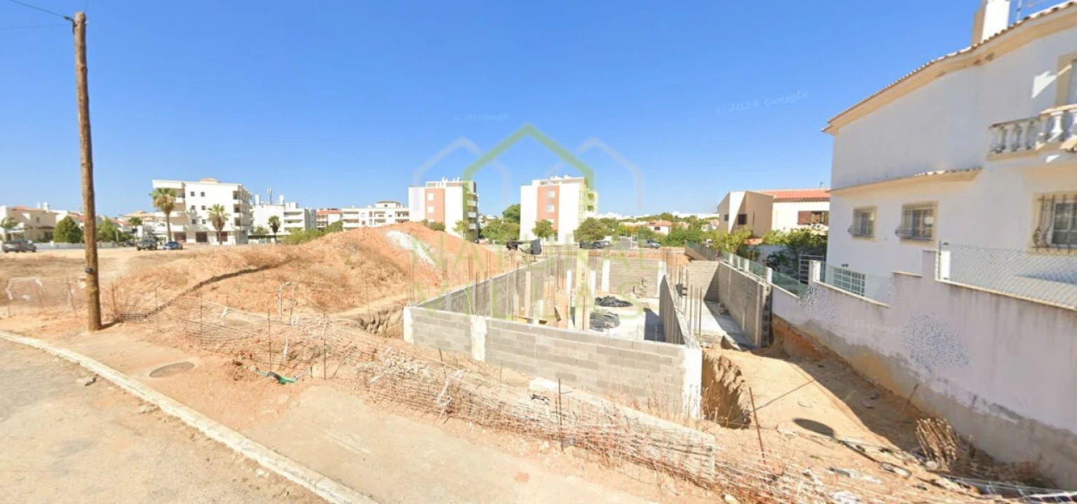 Moradia T5 para Venda em Montenegro Foto 1