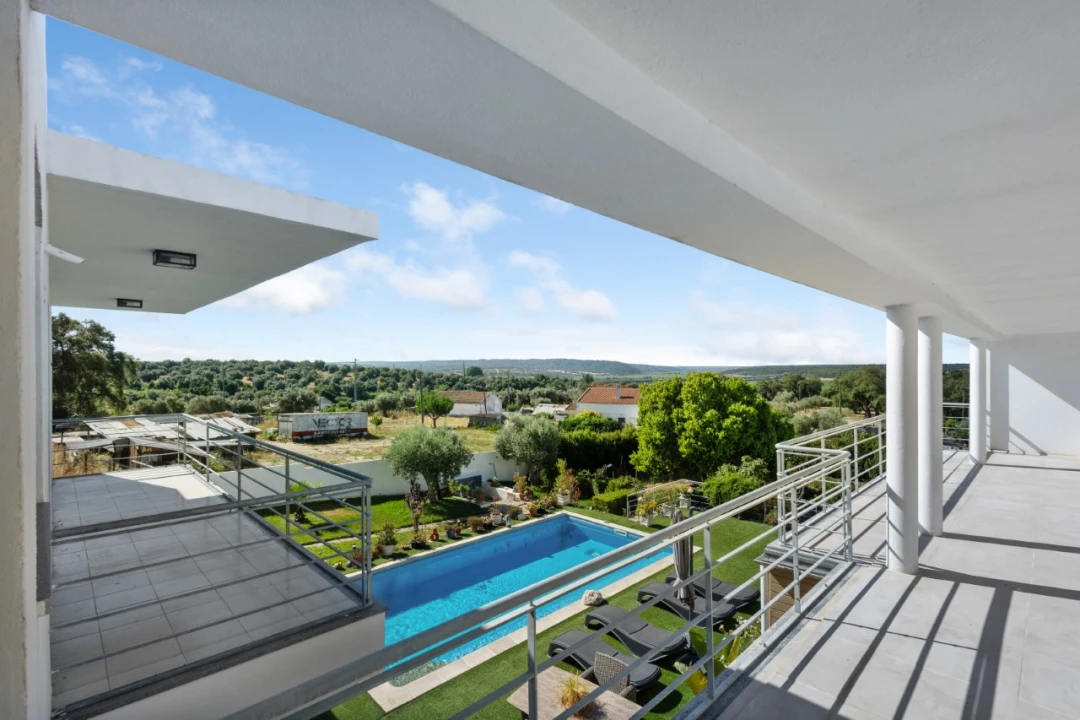 Moradia T4 para Venda em Santa Maria do Castelo e Santiago e Santa Susana Foto 2