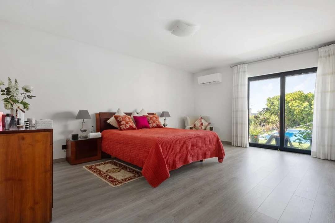 Moradia T4 para Venda em Santa Maria do Castelo e Santiago e Santa Susana Foto 16