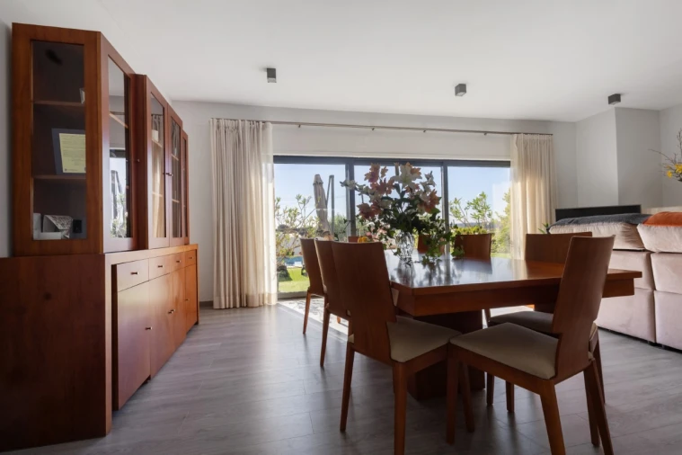 Moradia T4 para Venda em Santa Maria do Castelo e Santiago e Santa Susana Foto 4