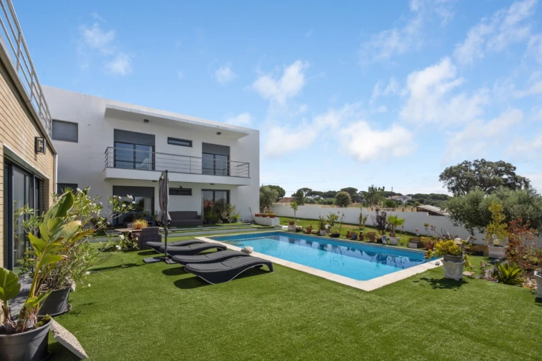 Moradia T4 para Venda em Santa Maria do Castelo e Santiago e Santa Susana Foto 8