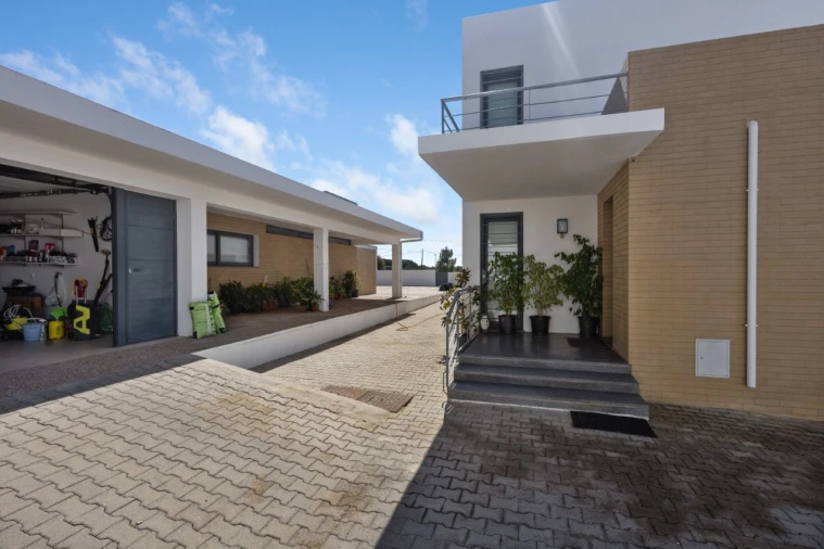 Moradia T4 para Venda em Santa Maria do Castelo e Santiago e Santa Susana Foto 22