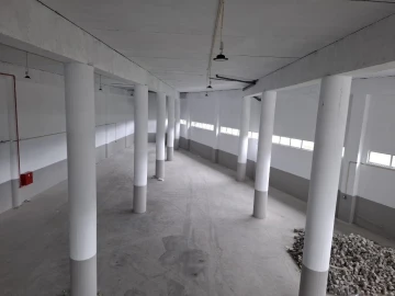 Armazém para Venda em Santo Tirso, Couto (Santa Cristina e São Miguel) e Burgães