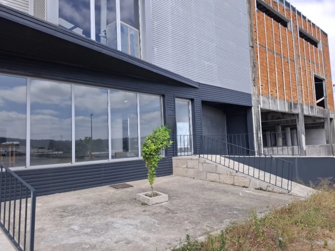 Armazém para Venda em Santo Tirso, Couto (Santa Cristina e São Miguel) e Burgães Foto 2