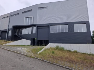 Armazém para Venda em Santo Tirso, Couto (Santa Cristina e São Miguel) e Burgães