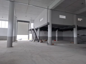 Armazém para Venda em Santo Tirso, Couto (Santa Cristina e São Miguel) e Burgães