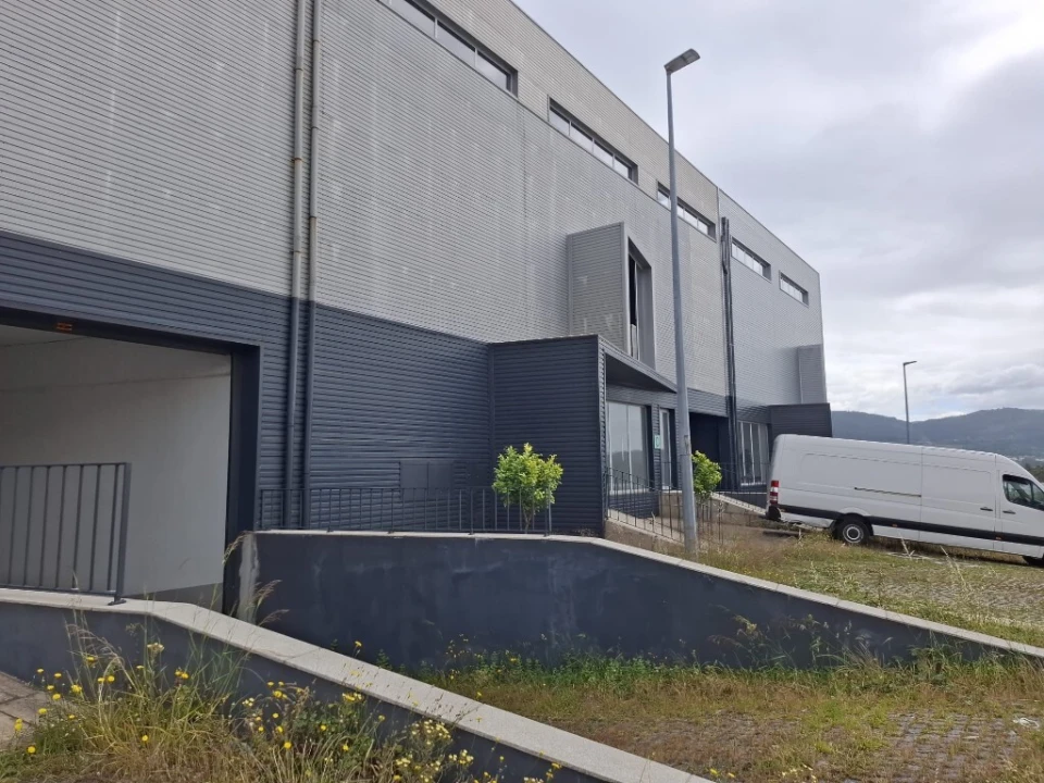 Armazém para Venda em Santo Tirso, Couto (Santa Cristina e São Miguel) e Burgães Foto 2