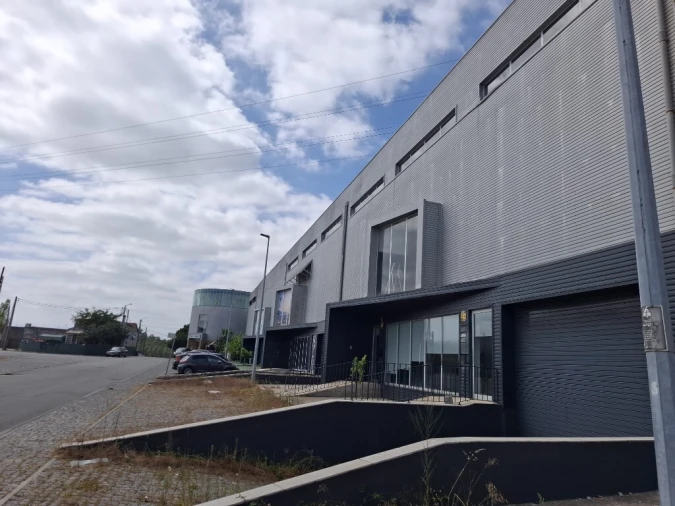 Armazém para Venda em Santo Tirso, Couto (Santa Cristina e São Miguel) e Burgães Foto 3