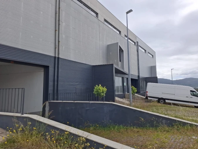 Armazém para Venda em Santo Tirso, Couto (Santa Cristina e São Miguel) e Burgães Foto 2