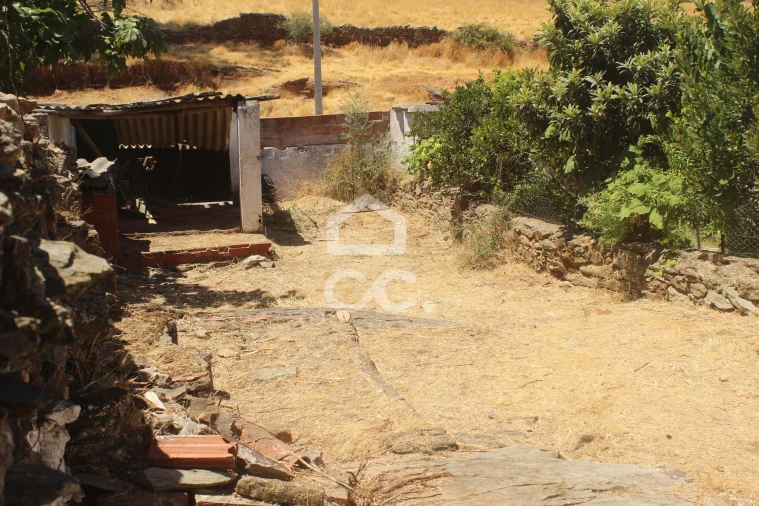 Moradia T2 para Venda em Mourão Foto 18