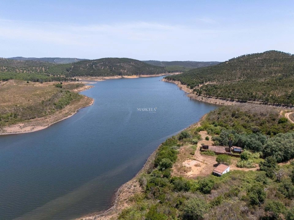 Terreno para Venda em Lagos (São Sebastião e Santa Maria) Foto 2