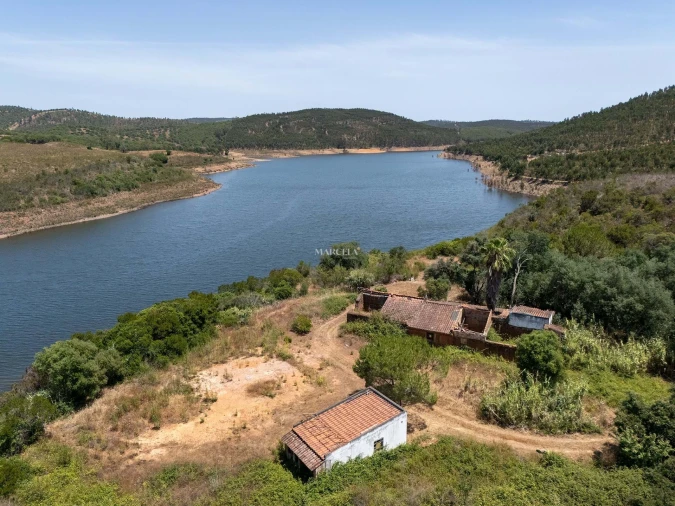Terreno para Venda em Lagos (São Sebastião e Santa Maria) Foto 1