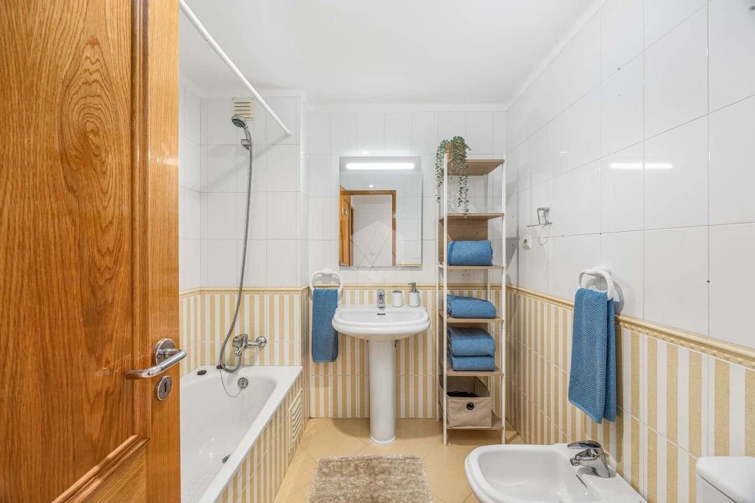 Apartamento T1 para Arrendamento férias em Porches Foto 9