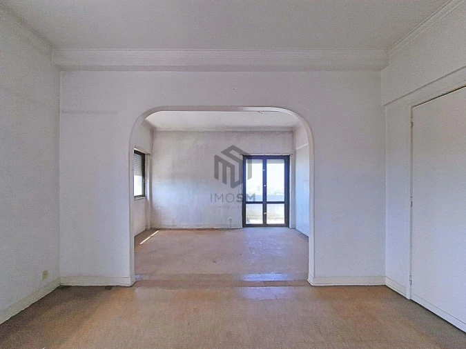 Apartamento T3 para Venda em Carnide Foto 3