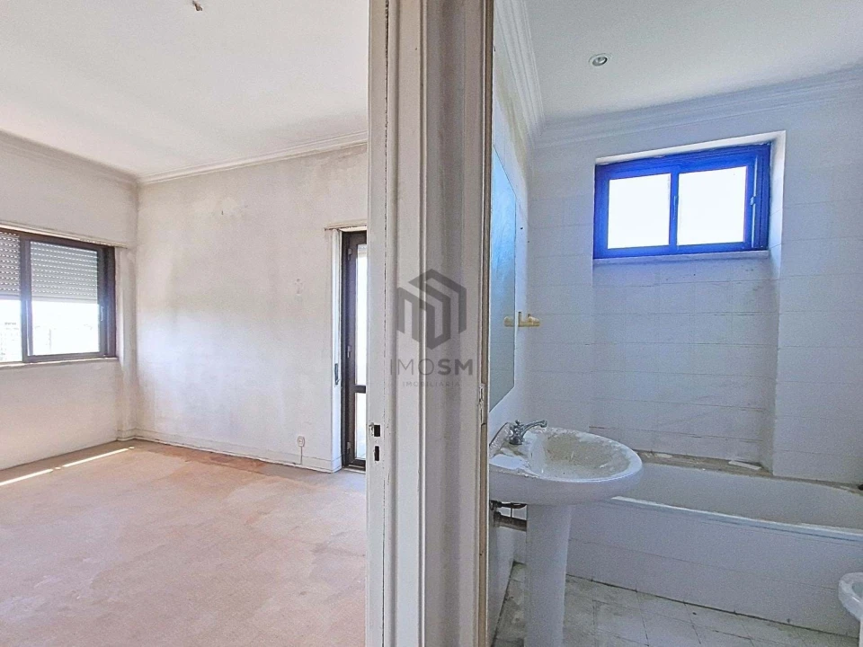 Apartamento T3 para Venda em Carnide Foto 11