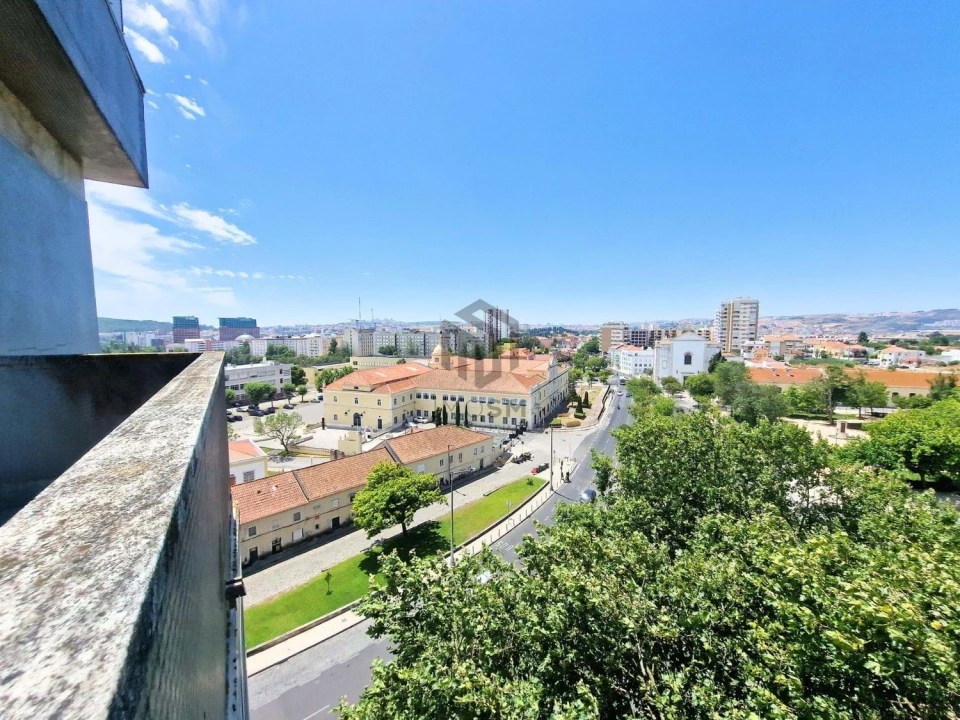 Apartamento T3 para Venda em Carnide Foto 9