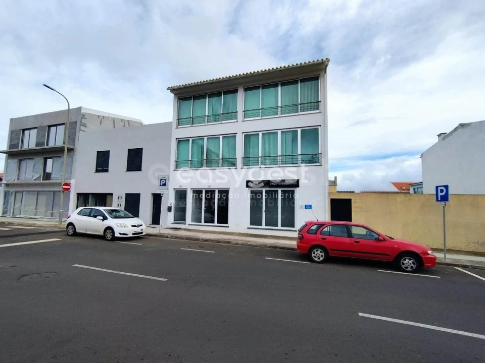 Prédio para Venda em Praia da Vitoria (Santa Cruz) Foto 7