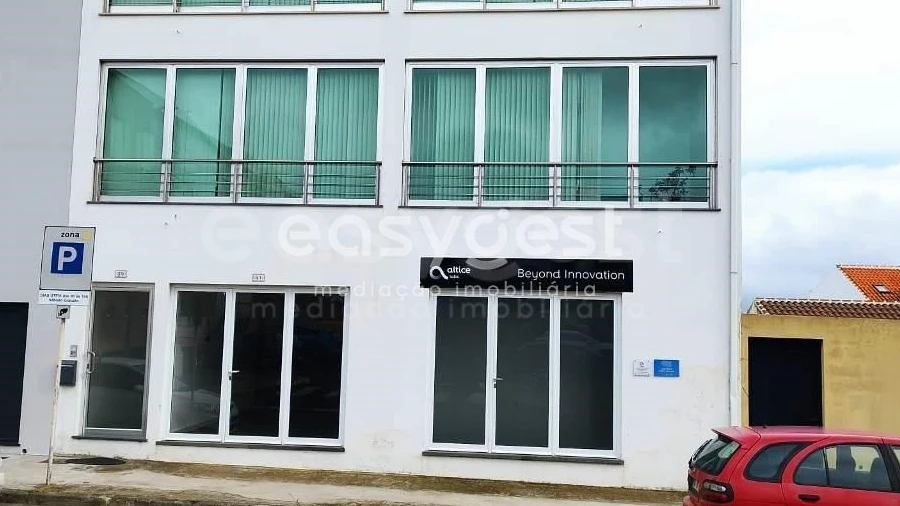 Prédio para Venda em Praia da Vitoria (Santa Cruz)