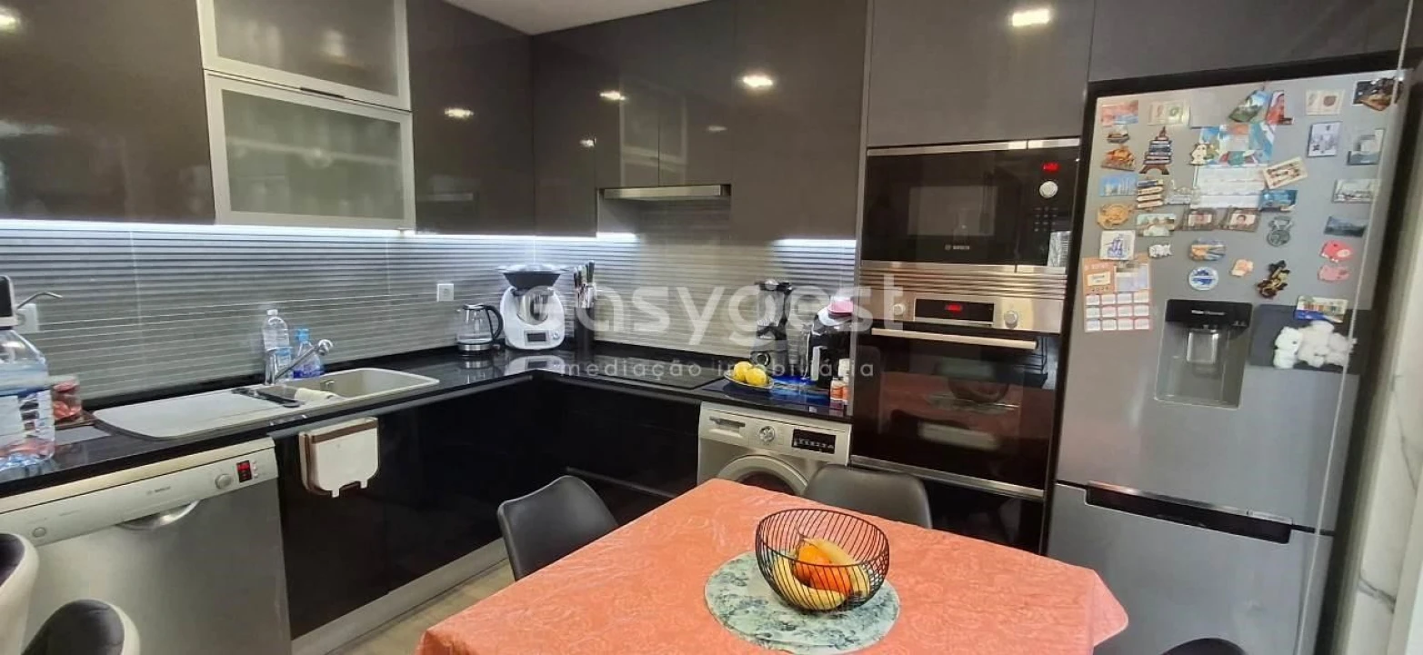 Apartamento T3 para Venda em Queluz e Belas Foto 1