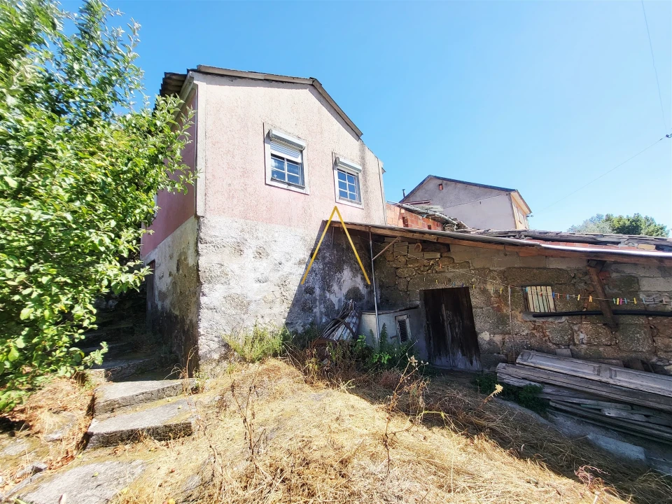 Moradia T0 para Venda em São Cipriano e Vil de Souto Foto 2