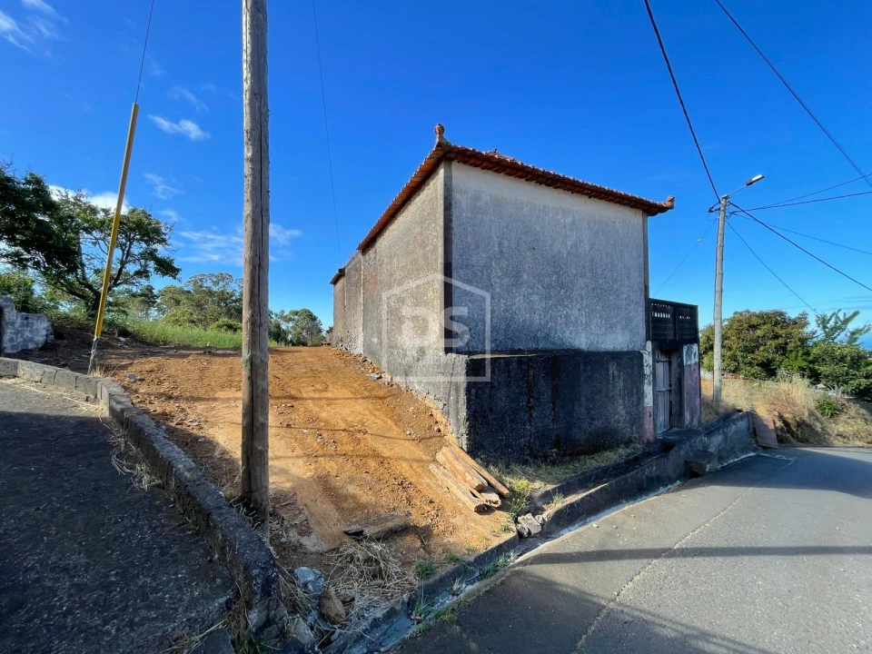 Moradia T4 para Venda em Prazeres Foto 4