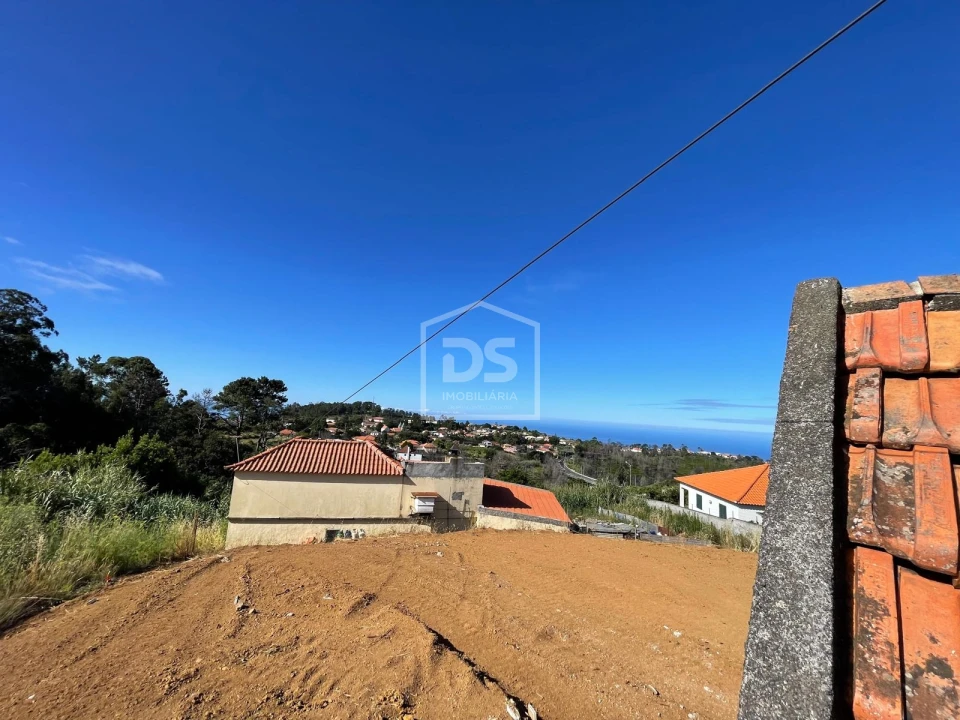 Moradia T4 para Venda em Prazeres Foto 3