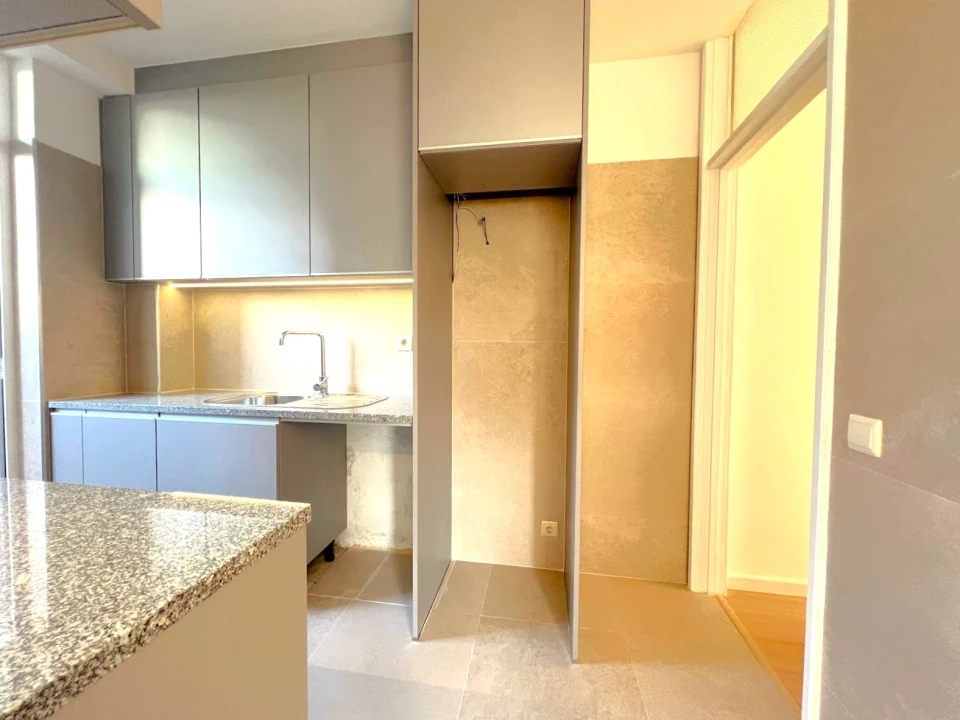 Apartamento T2 para Venda em Lordelo do Ouro e Massarelos Foto 15