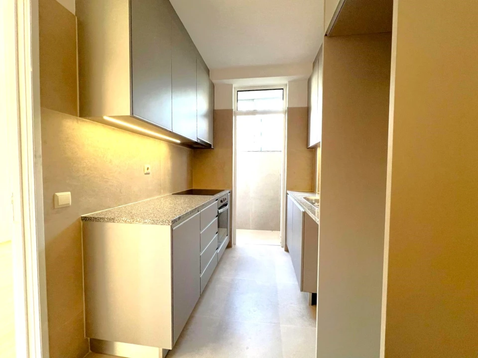 Apartamento T2 para Venda em Lordelo do Ouro e Massarelos Foto 14