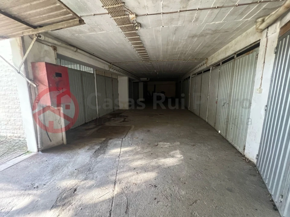 Garagem para Venda em Charneca de Caparica e Sobreda Foto 6