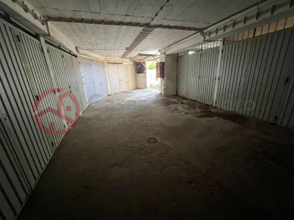 Garagem para Venda em Charneca de Caparica e Sobreda Foto 7