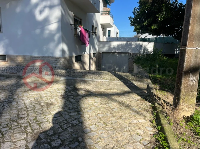 Garagem para Venda em Charneca de Caparica e Sobreda Foto 3