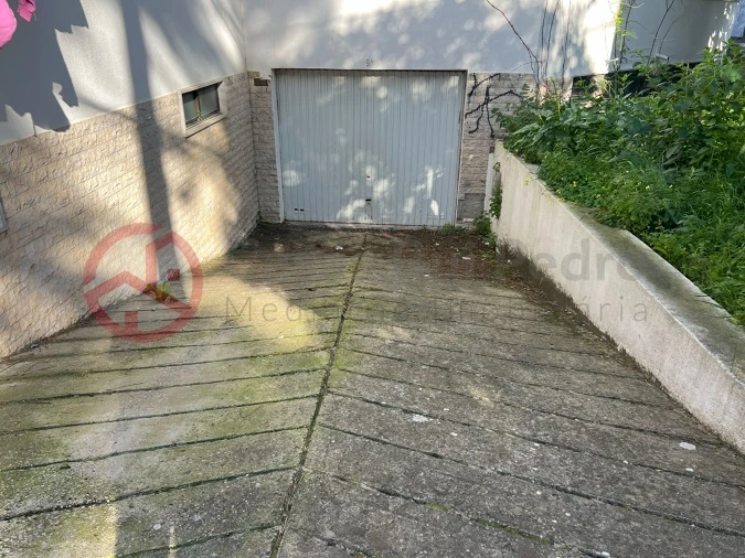 Garagem para Venda em Charneca de Caparica e Sobreda Foto 4