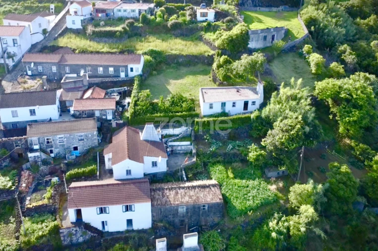 Moradia T4 para Venda em Ribeiras Foto 3