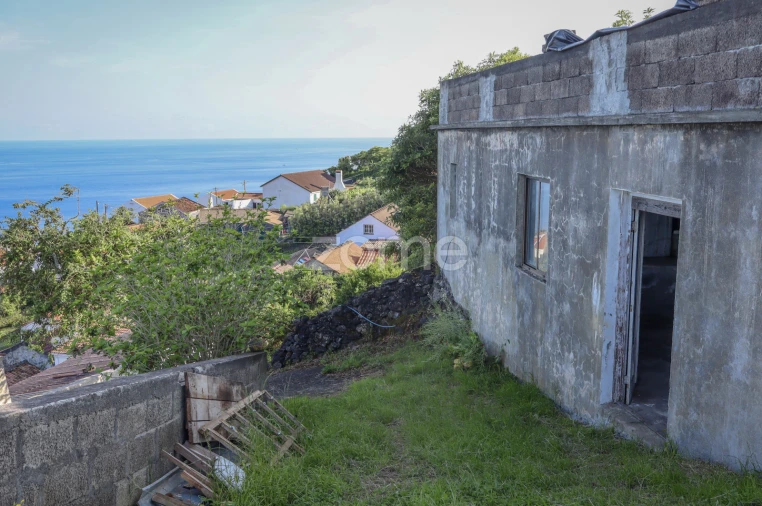 Moradia T4 para Venda em Ribeiras Foto 8