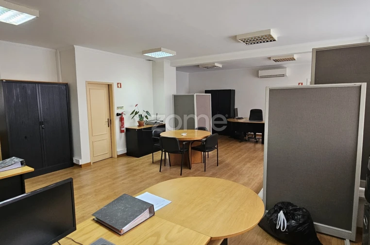 Escritório para Venda em Alto do Seixalinho, Santo André e Verderena Foto 2