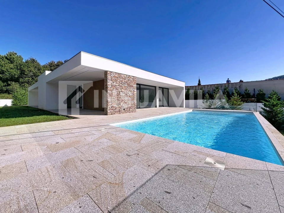 Moradia T3 para Venda em Sopo Foto 4